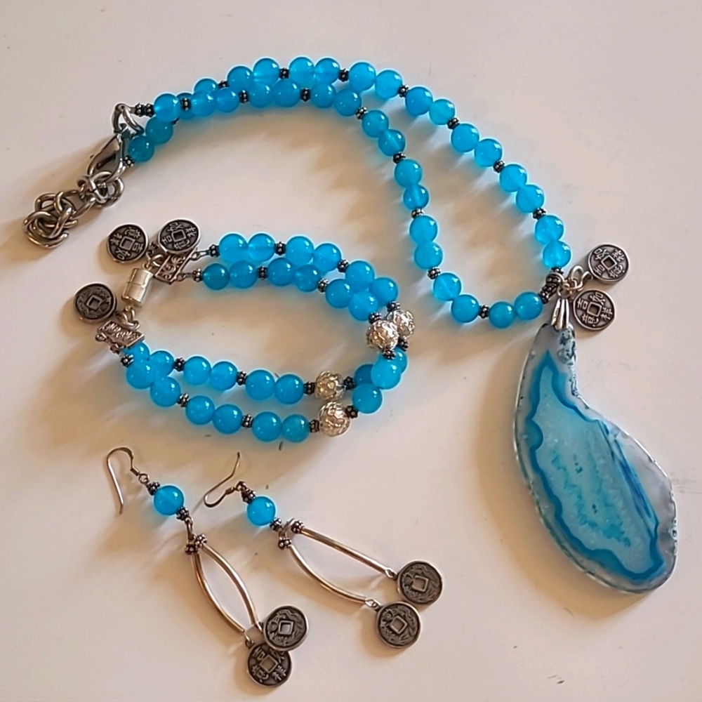 Handmade Beaded Agate Necklace with Pendant, Bracelet, and Earrings